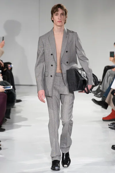 Look 11